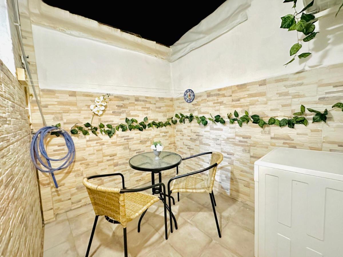 Sol Apartamentos Malaga Centro ภายนอก รูปภาพ