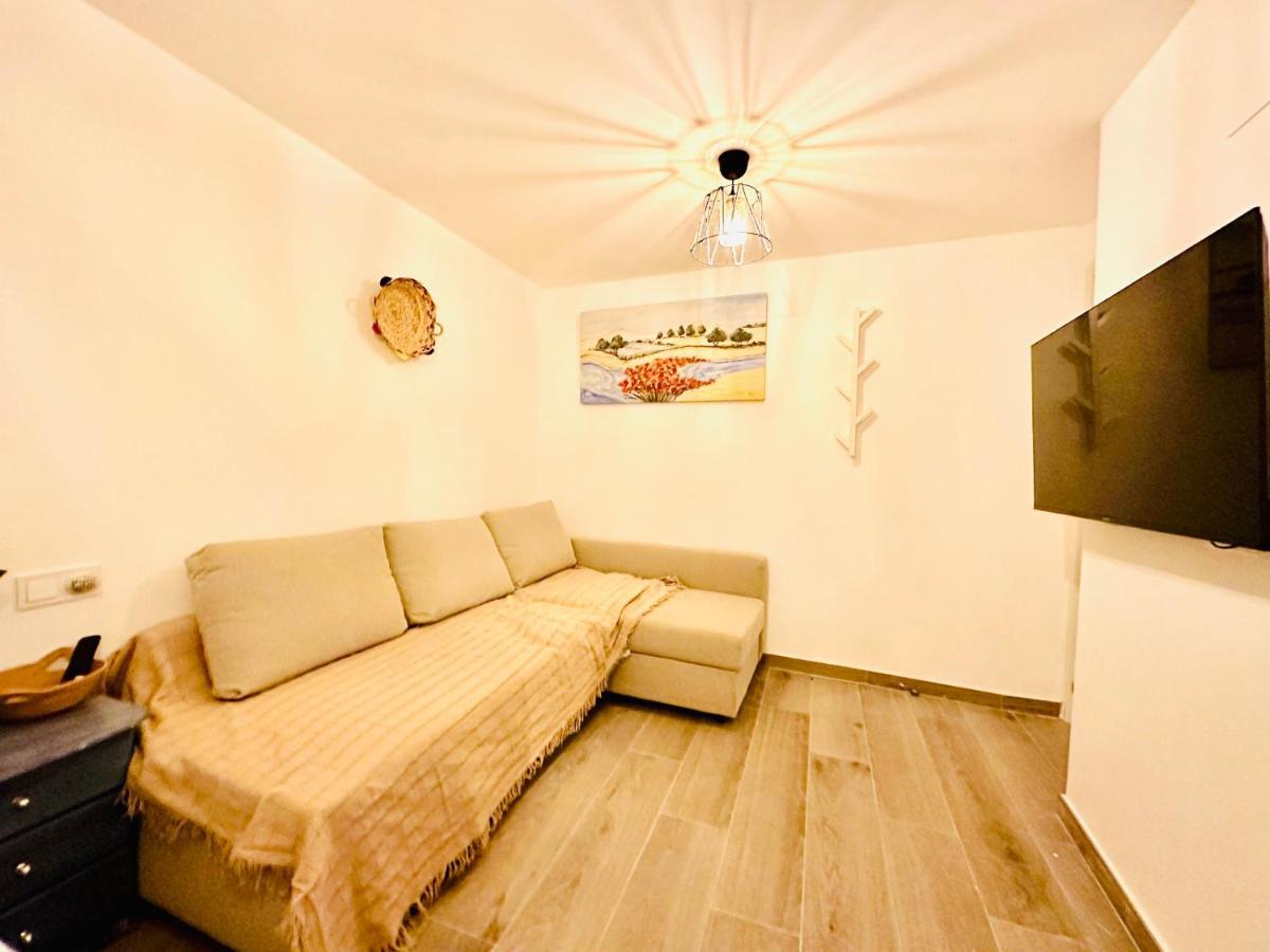 Sol Apartamentos Malaga Centro ภายนอก รูปภาพ
